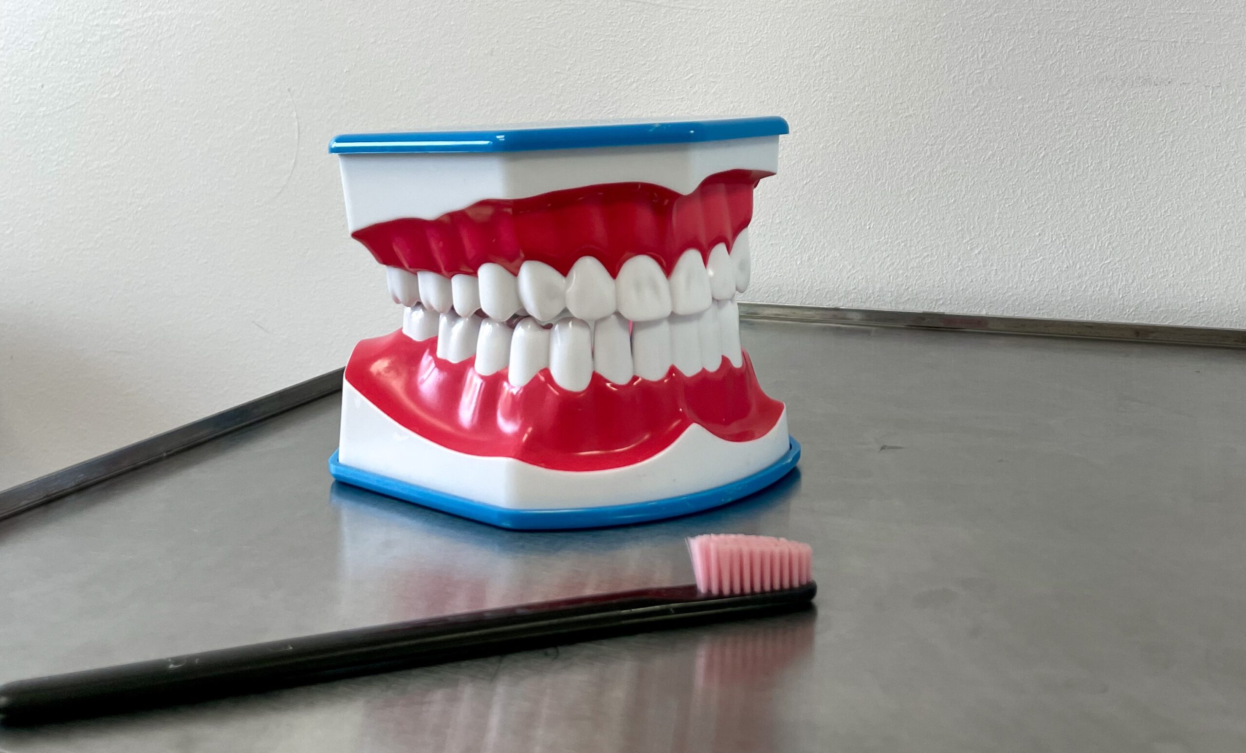 Как правильно ухаживать за зубными протезами